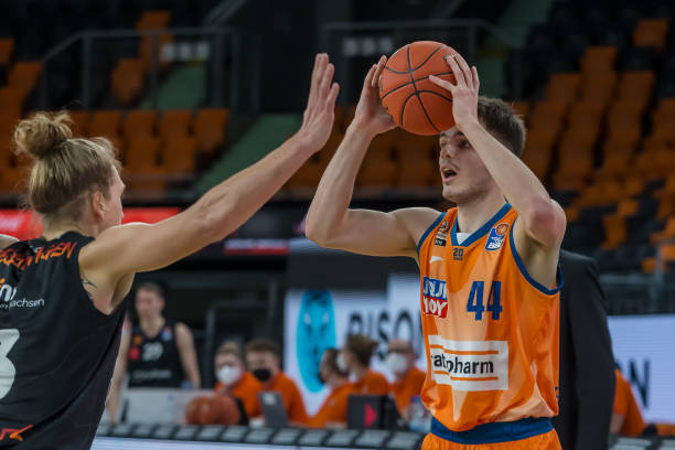 教练是否有 教练是否有