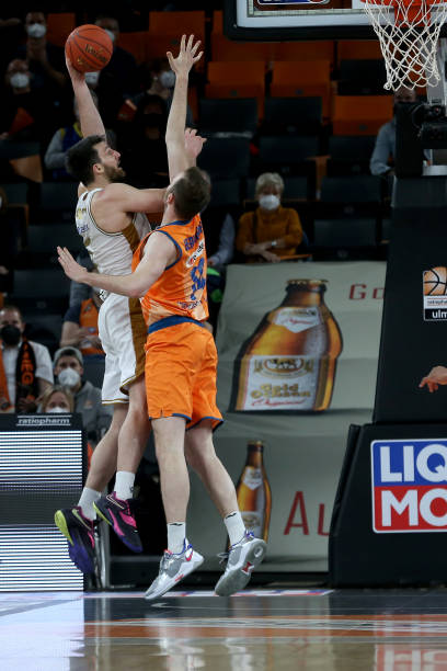 篮球联赛中 篮球联赛中